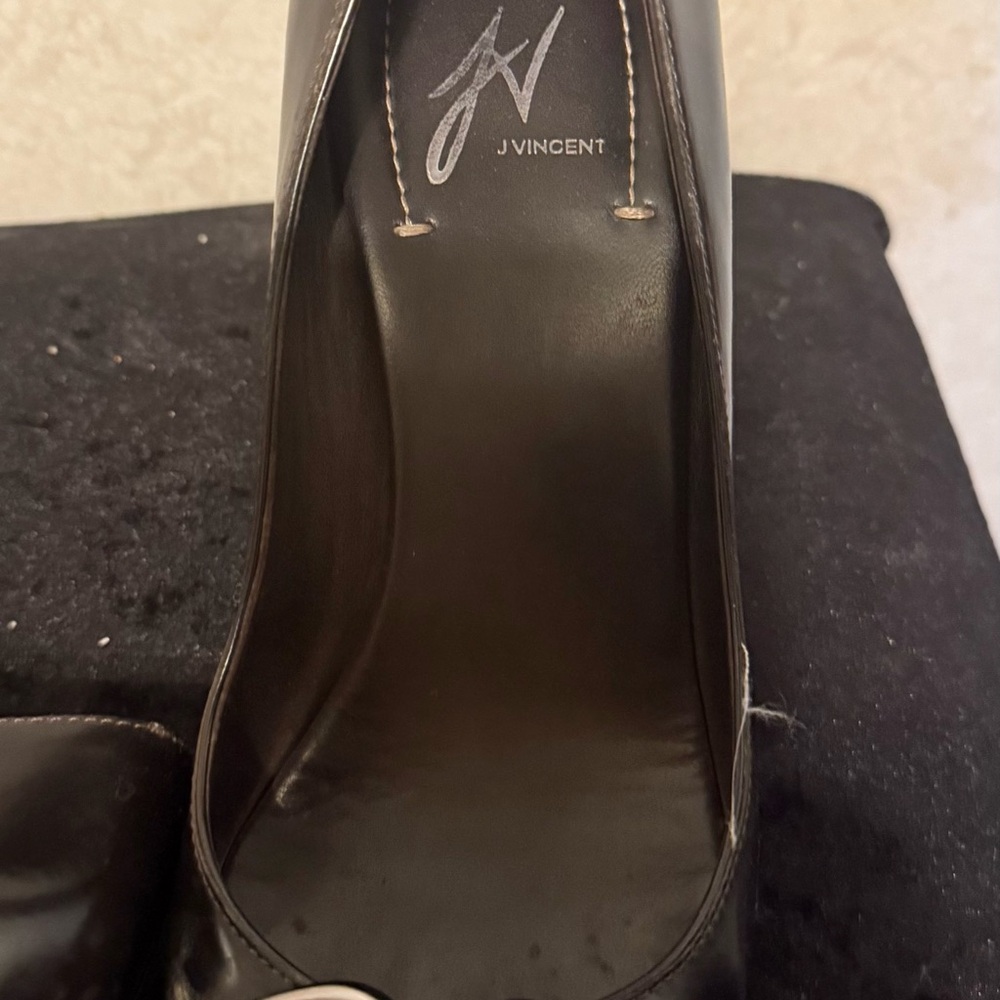 JV Boutique Black Heels with Buckle - Picture 4 of 4